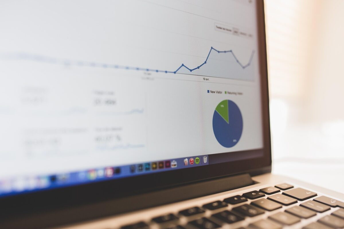 Analyst reviewing structured pricing data to ensure margin control in S/4HANA