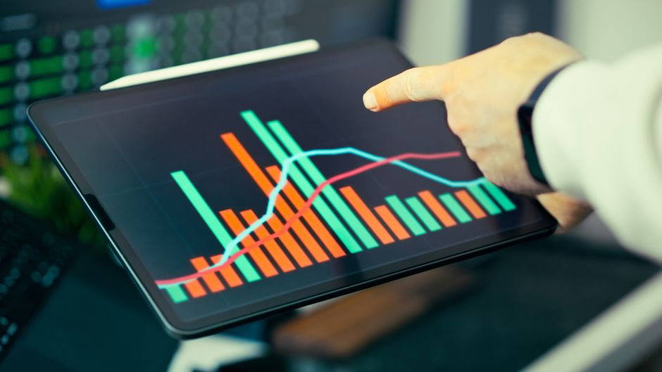 Structured pricing dashboard reflecting S/4HANA margin control and condition types