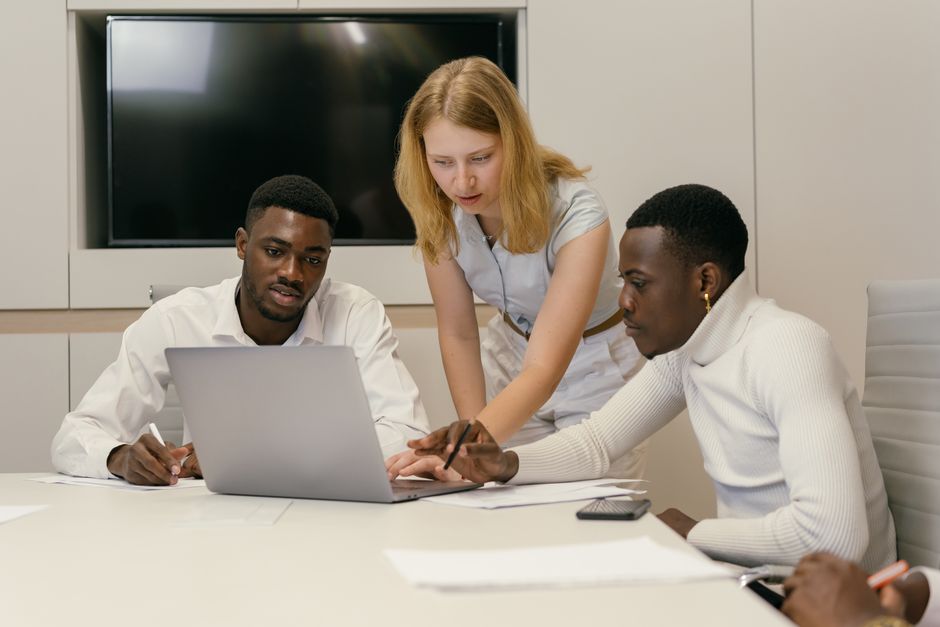 B2B sales team reviewing product configuration logic in SAP CPQ quoting process
